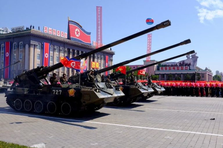 Koreańskie działa samobieżne Koksan M-1978 o kalibrze 170-mm. Pociski z tych armat mogą dosiegnąć Seulu. Fot. Internet.