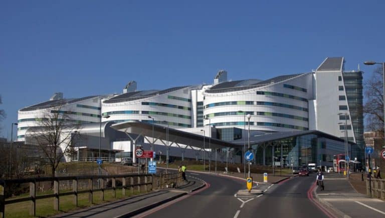 Szpital Królowej Elżbiety w Birmingham. Fot. Internet.