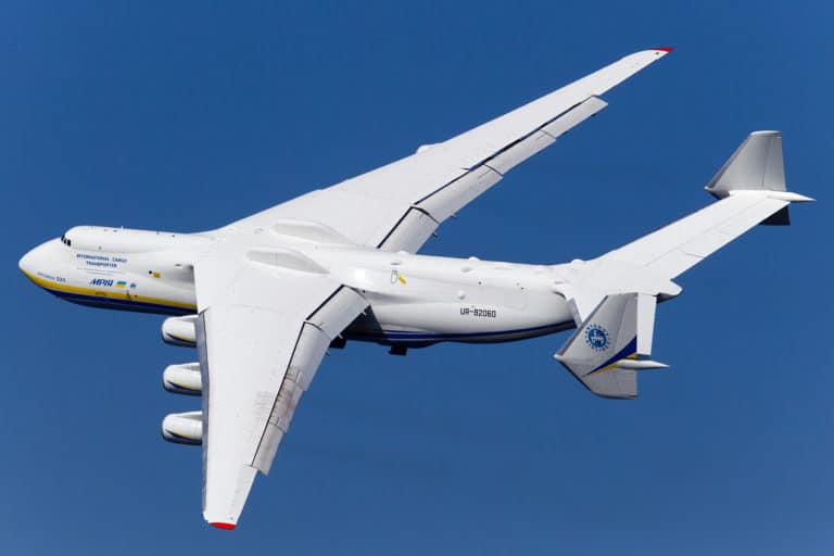 Największy samolot świata ze sprzętem medycznym wyląduje na Lotnisku Chopina