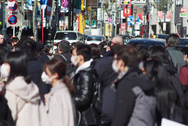 Japonia: premier ogłosił stan wyjątkowy w Tokio i okolicach z powodu Covid-19
