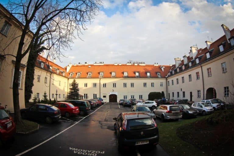 21 przypadków koronawirusa w warszawskim ośrodku Caritas
