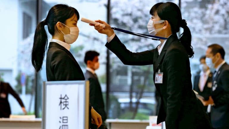 Japonia: rząd nie przerywa kampanii turystycznej, mimo wzrostu zakażeń koronawirusem