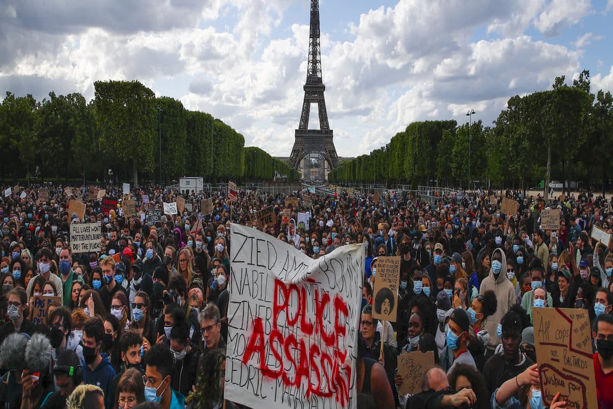 Manifestacja BLM w Paryżu. Fot. domena publiczna