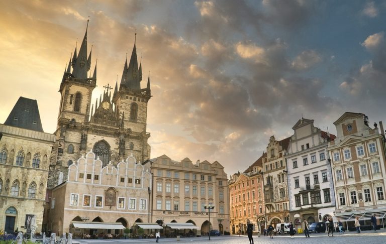 Czesi w szoku! W Pradze doszło do próby podpalenia rekonstruowanej Kolumny Maryi z XVII wieku!