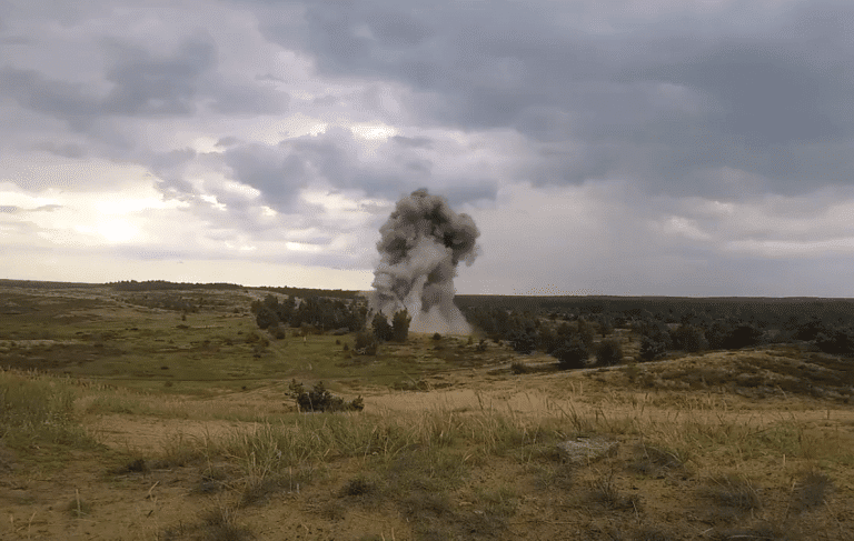 Ależ eksplozja! Zobacz nagranie z detonacji 250-kilogramowego niewybuchu