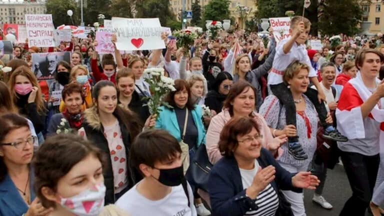 Kobiecy protest w Mińsku. Fot. YouTube