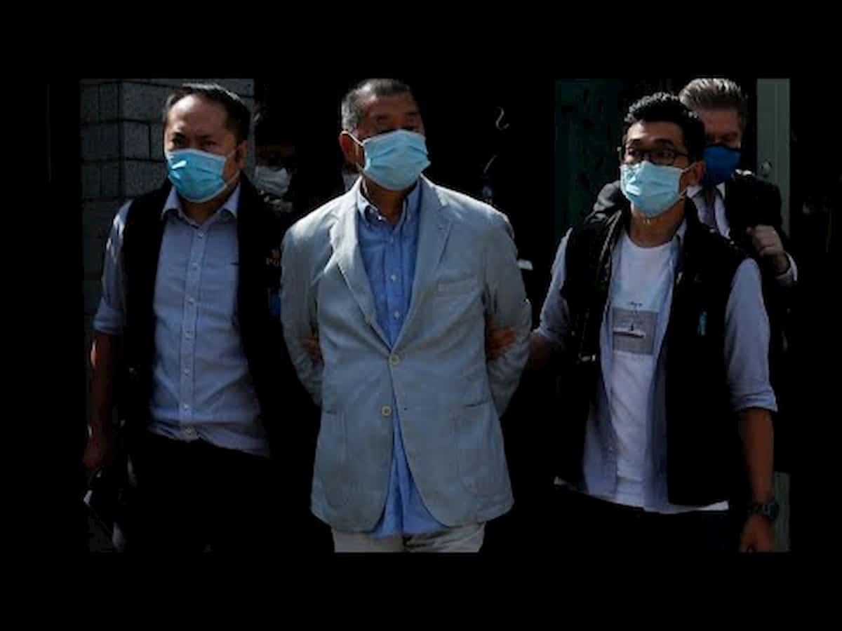Aresztowanie milionera i przywódcy antykomunistycznych protestów Jimmiego Lai. Fot. YouTube