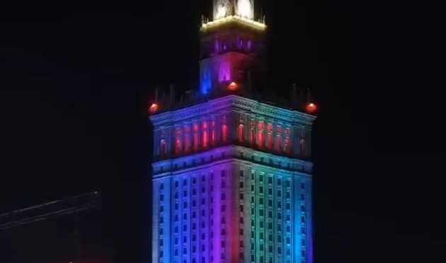 Trzaskowski zdecydował? Pałac Kultury na znak solidarności ma być codziennie podświetlony w kolorach LGBT