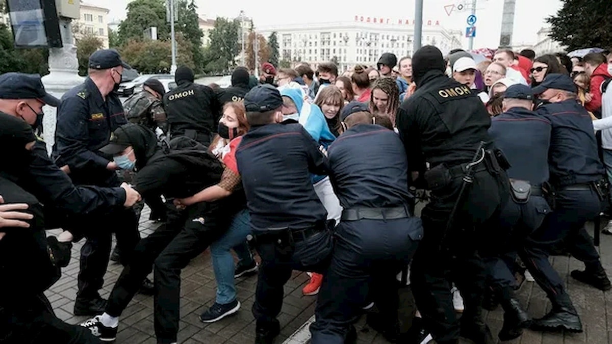 Pacyfikacja studenckiej demonstracji w Mińsku. Fot. YouTube