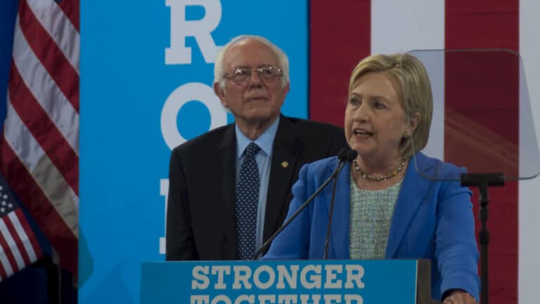 Hillary Clinton i Bernie Sanders w 2016 r. Fot. domena publiczna