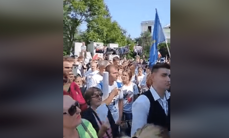 Tysiące ludzi protestowało w Warszawie! Mówią nie restrykcjom koronawirusowym i szczepionkom