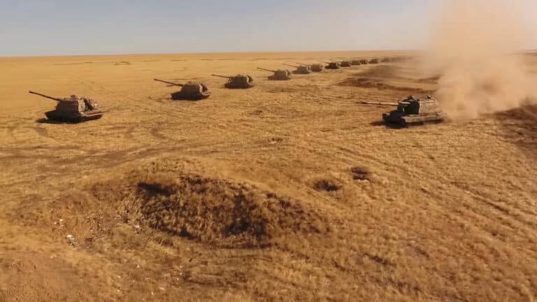 Rosyjska artyleria podczas ćwiczeń. Fot. YouTube