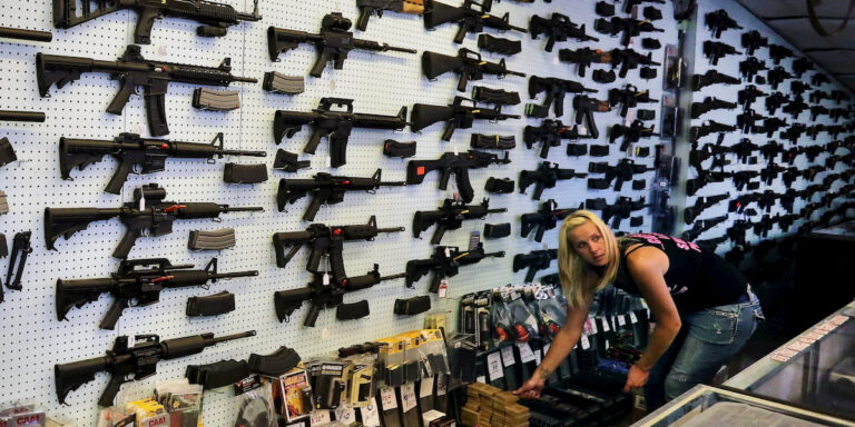 Amerykański sklep z bronią. Fot. domena publiczna