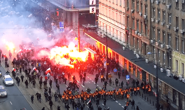 MSWiA publikuje szokujące nagrania z Marszu Niepodległości! Bąkiewicz stanowczo: To nie są uczestnicy marszu!