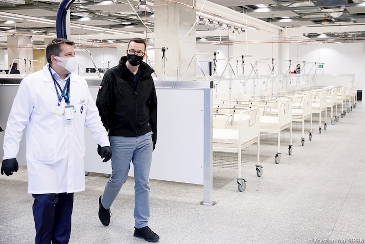 Premier Morawiecki podczas przygotowań do otwarcia Szpitala Narodowego. Fot. domena publiczna