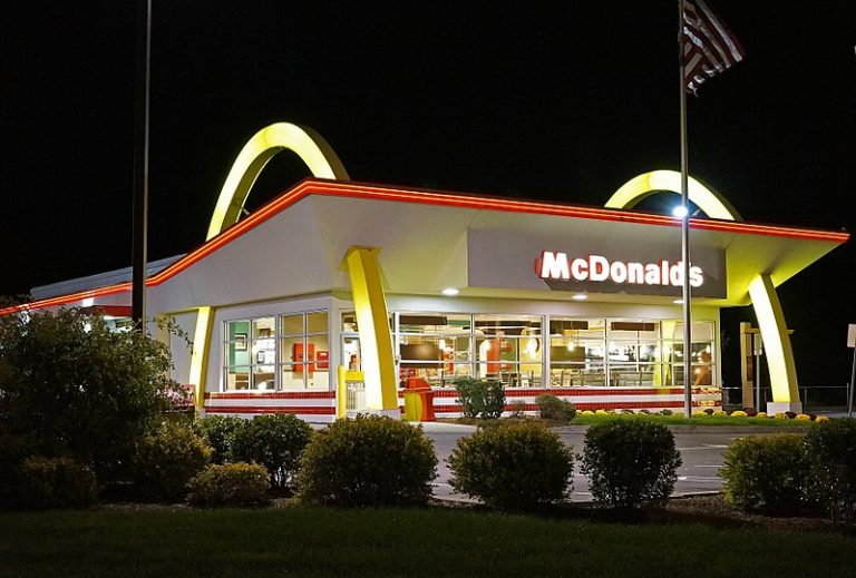 Dramat! 7-letnia dziewczyna zastrzelona na parkingu przed restauracją McDonald’s!