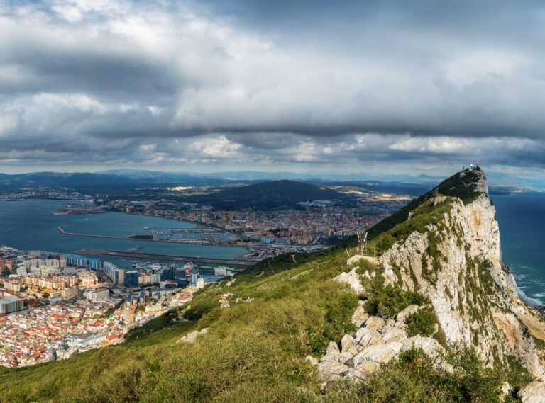 Koronawirus szaleje w całkowicie zaszczepionym Gibraltarze