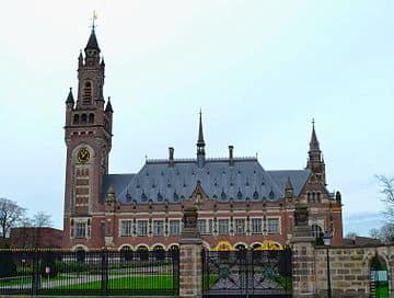Czy Trybunał w Hadze stanie po stronie Niemiec w sprawie ich zbrodni?