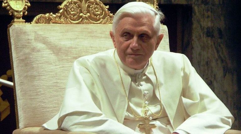 Dlaczego abdykował papież Benedykt XVI ?