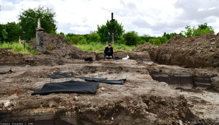 Gigantyczne kłamstwo o ekshumacjach na Ukrainie